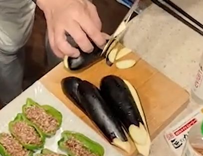 ナスを切る