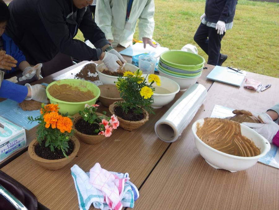 R7発生土で鉢作り